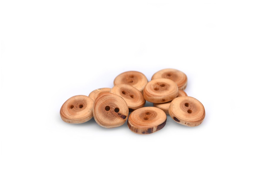 Holzknöpfe aus Lerche; Knöpfe aus Holz; Holzarbeiten; Handgefertigte Knöpfe; besondere Knöpfe; originelle Knöpfe; Knöpfe aus Holz; Holzknopf; Holzhandwerk; Holzknopf & mehr