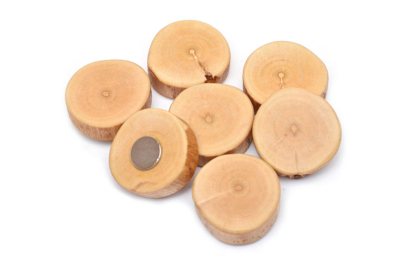 Magnete aus Holz; Kühlschrankmagnete; Magnete für Magnettafeln; Holzarbeiten; Handgefertigtes aus Holz; Dekoratives aus Holz; Geschenkideen aus Holz; Geschenke aus Holz; Holzknopf & mehr; Magnete aus Kirschholz